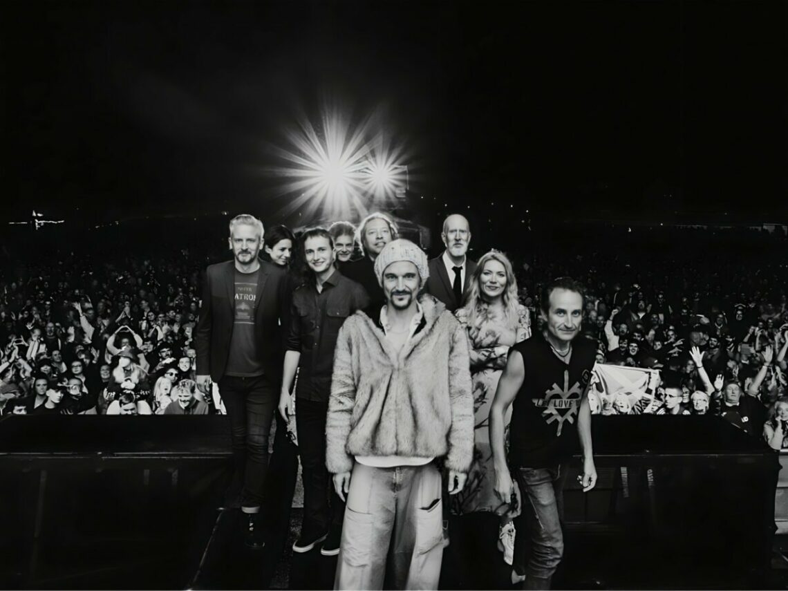 James - Band - On stage