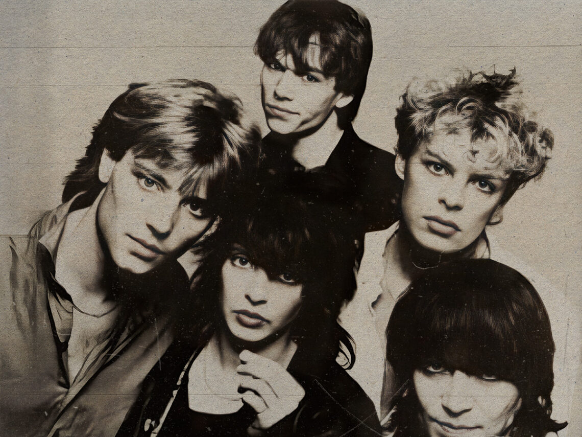A promotional photo for the 1983 single "Leuchtturm" by the band Nena
