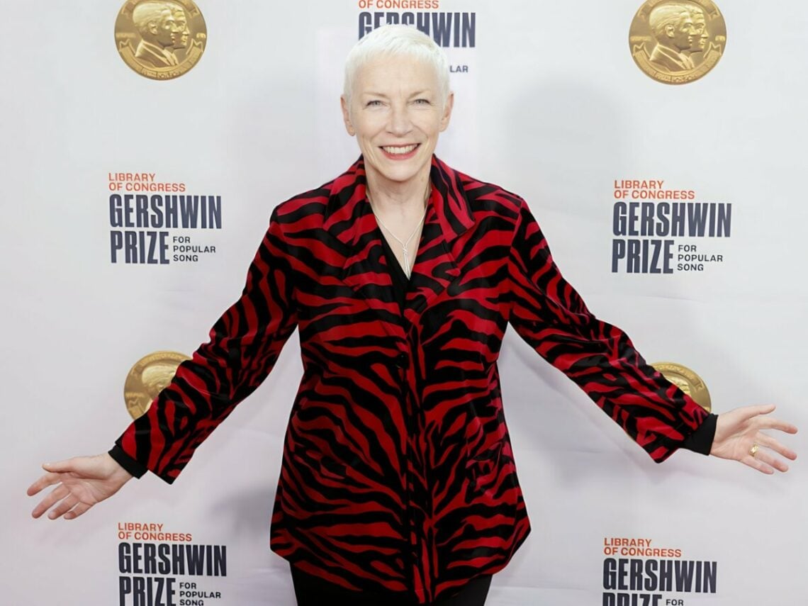 Annie Lennox poses on the red carpet during an award reception at the Library of Congress for 2023 Gershwin Prize for Popular Song honoree Joni Mit...