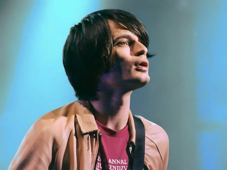 Jonny Greenwood - Radiohead - Live - Far Out Magazine