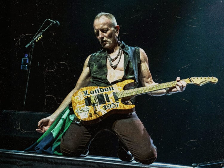 Phil Collen performing live with Def Leppard in 2018