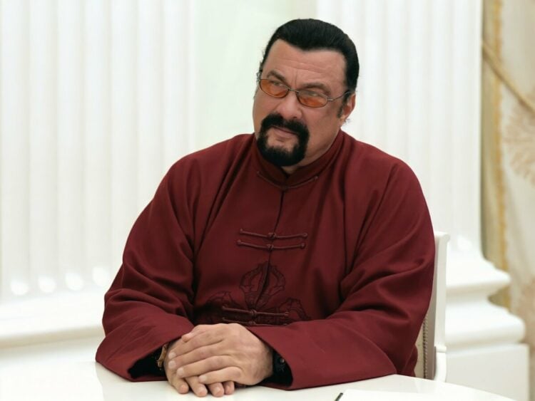 Vladimir Putin met with US actor Steven Seagal. The President presented the actor with his new Russian passport and congratulated him on receiving ...