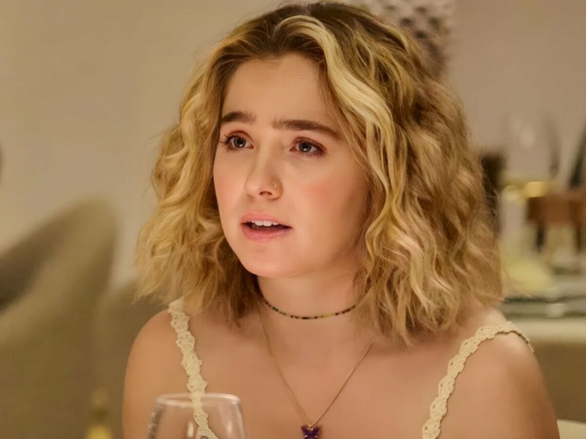 Haley Lu Richardson - Actor - White Lotus - Far Out Magazine