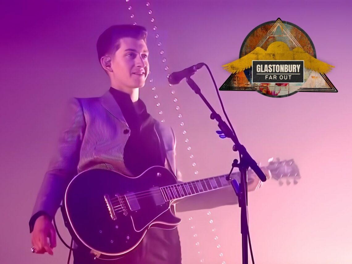 Arctic Monkeys - Glastonbury Festival 2013 - Alex Turner - Far Out Magazine