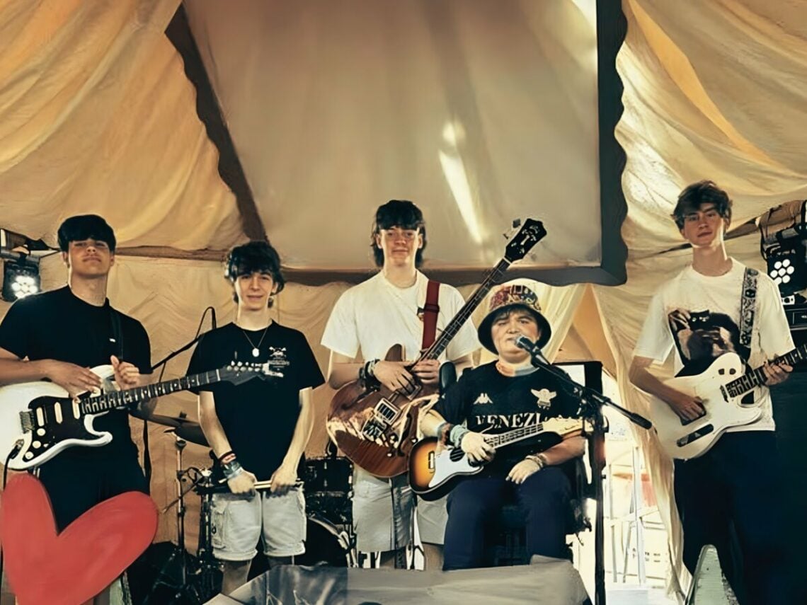 Askew - Band - Glastonbury - Far Out Magazine
