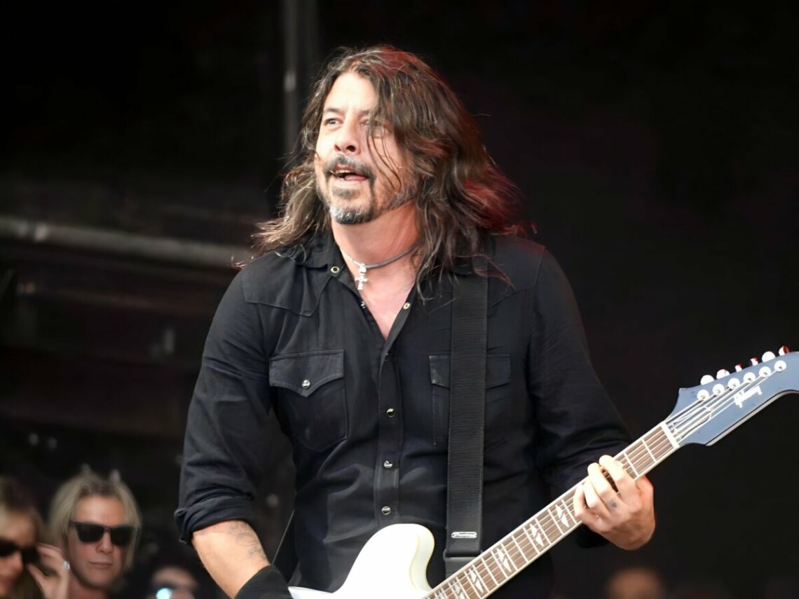Dave Grohl - Glastonbury 2023 - Foo Fighters - Far Out Magazine