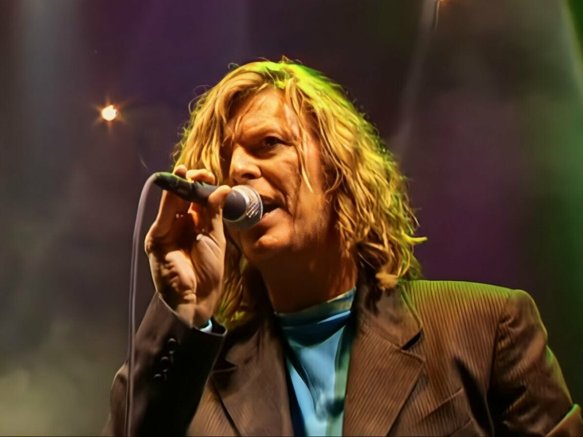 David Bowie - Glastonbury Festival 2002 - Far Out Magazine