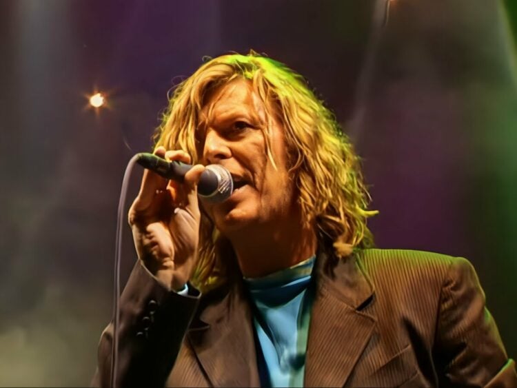 David Bowie - Glastonbury Festival 2002 - Far Out Magazine