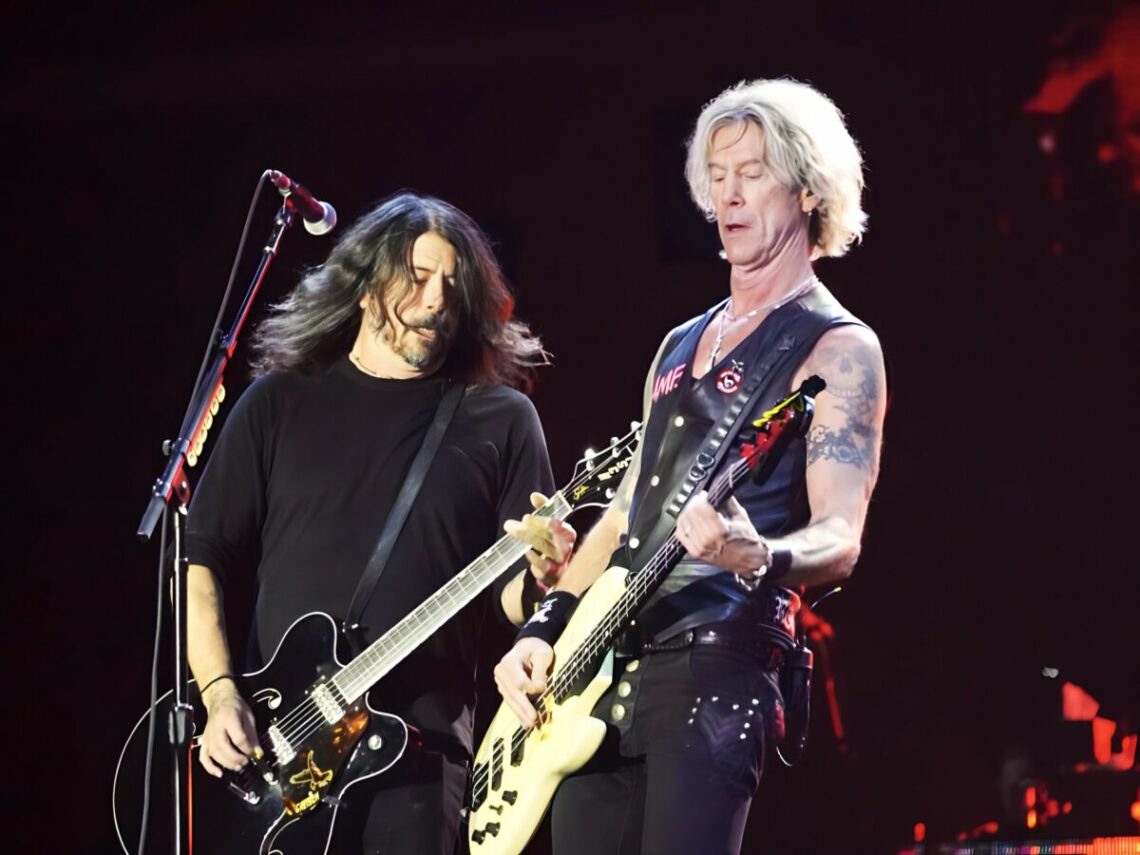 Guns N Roses - Dave Grohl - Glastonbury Festival - Far Out Magazine