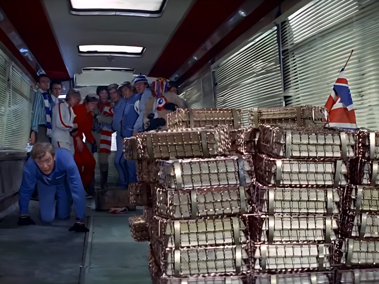 Michael Caine - The Italian Job - Ending Scene - Cliff - 1969