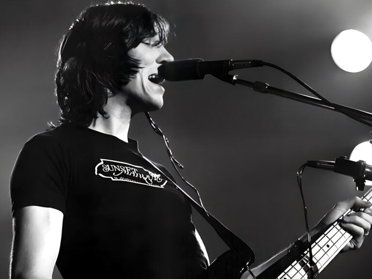 Roger Waters - 1977 - Pink Floyd - Bass