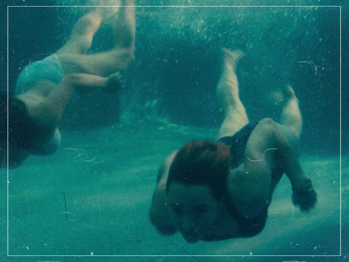 Ladybird - 2017 - Greta Gerwig - Underwater