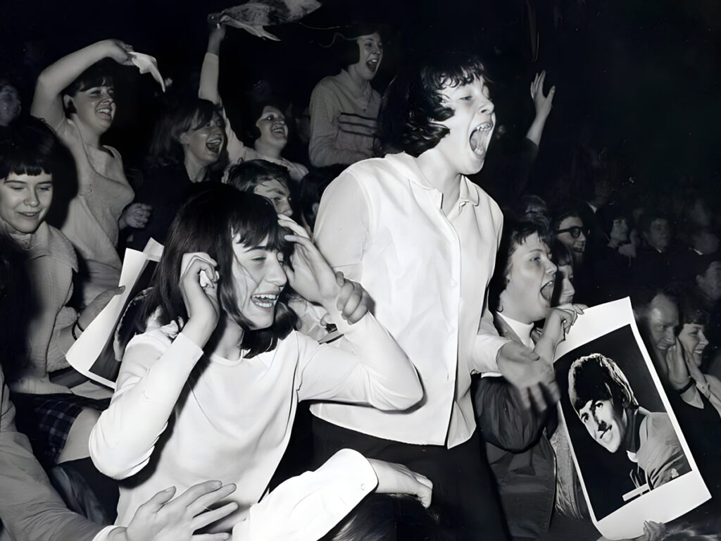 The Beatles - Fans - Beatlemania