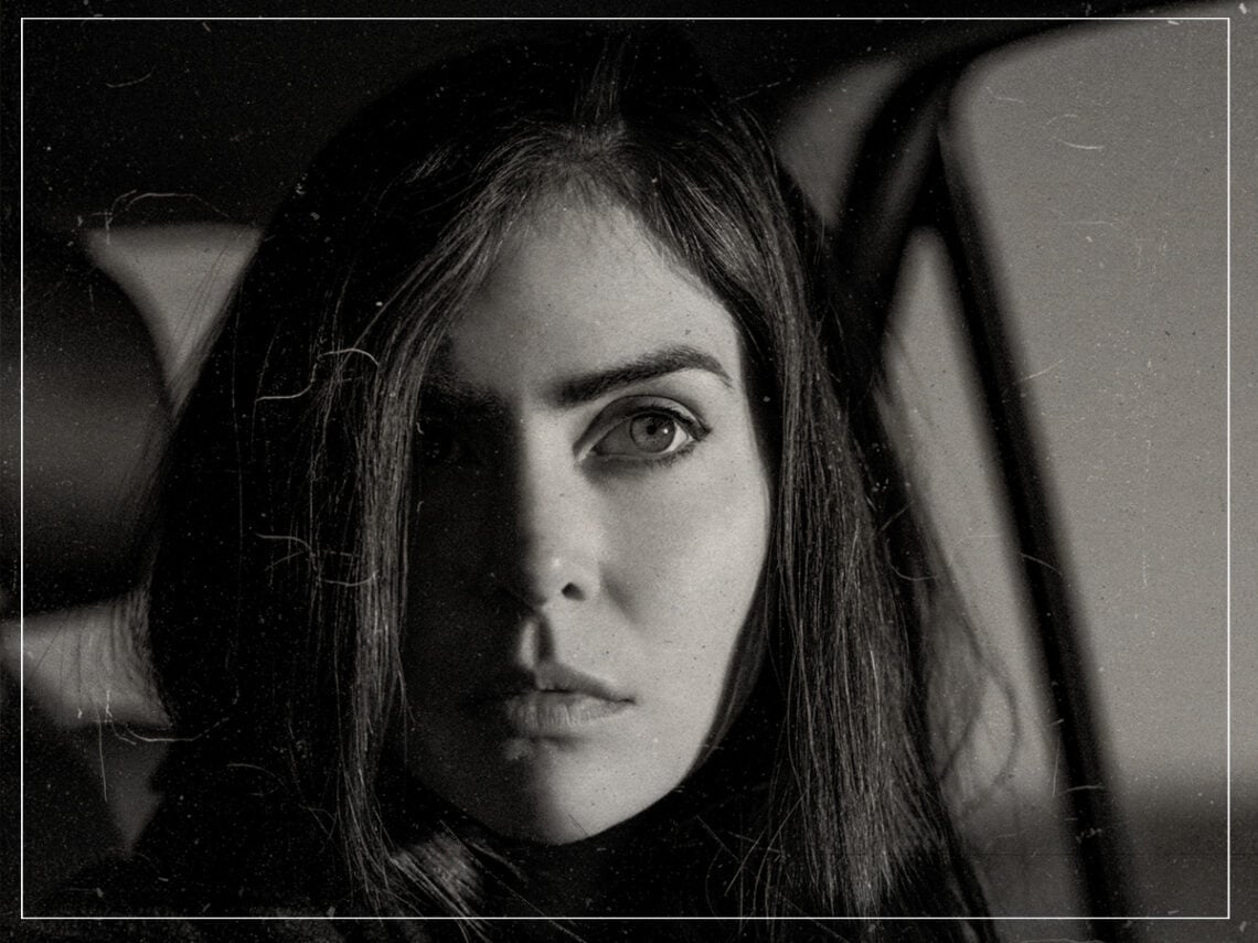 Vera Sola - 2024 - Ebru Yildiz
