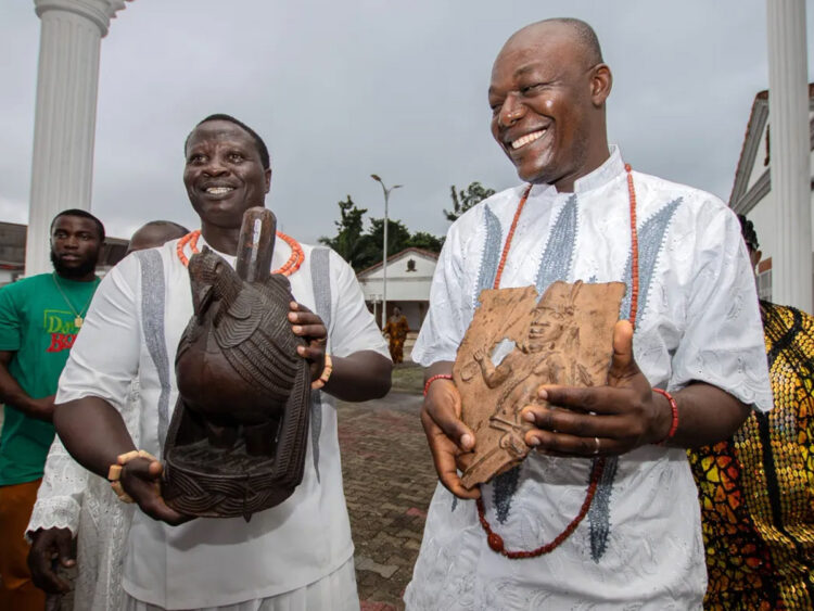 Iowa museum makes history by returning looted bronzes to Benin