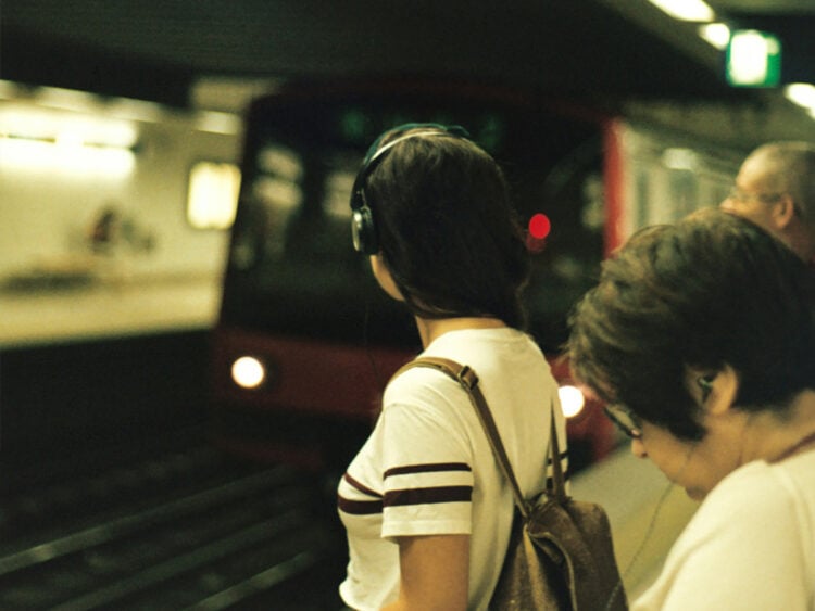 Liberal Democrats vow to introduce £1,000 fine for listening to music without headphones on public transport