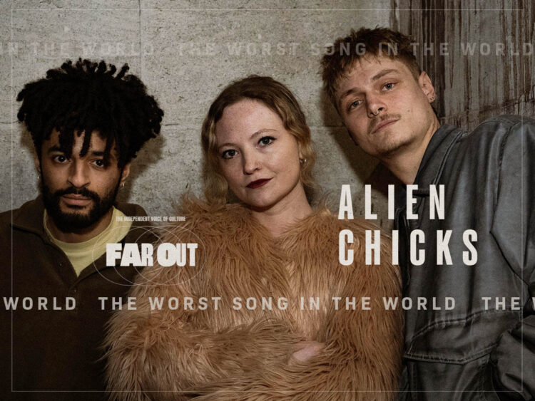 The Worst Song in the World- Alien Chicks utterly loathe 'Yellow'