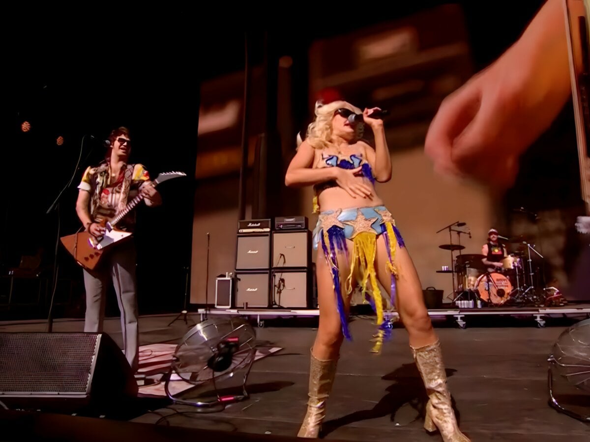 Amyl and the Sniffers - Glastonbury - Far Out Magazine.