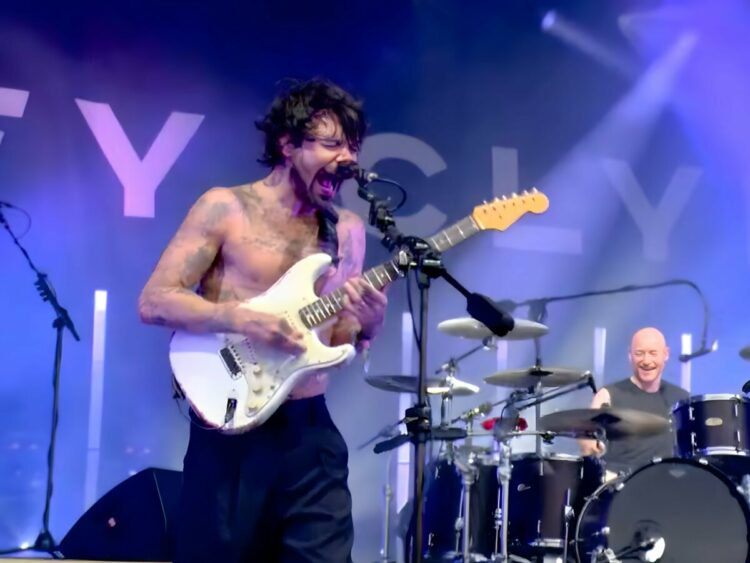 Biffy Clyro - Glastonbury - Far Out Magazine