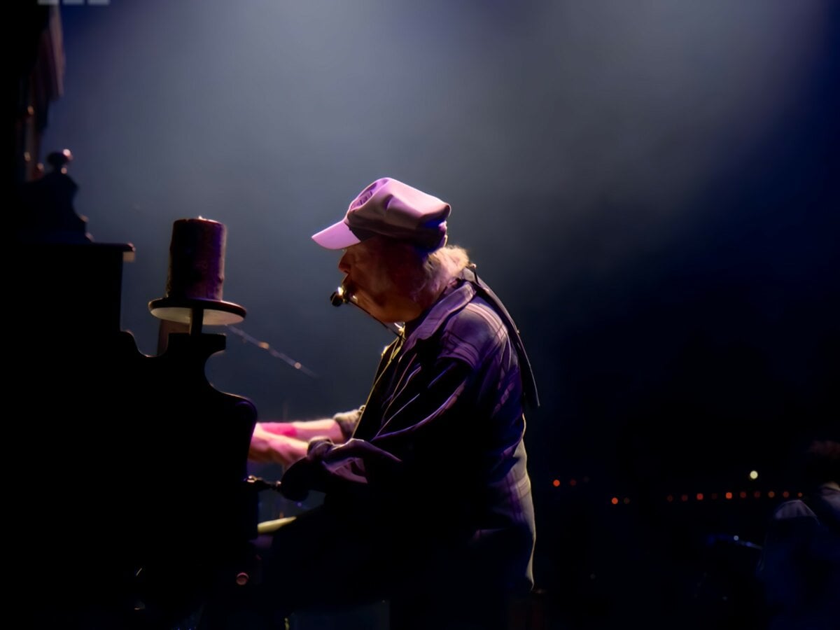 Neil Young - Glastonbury - Far Out Magazine