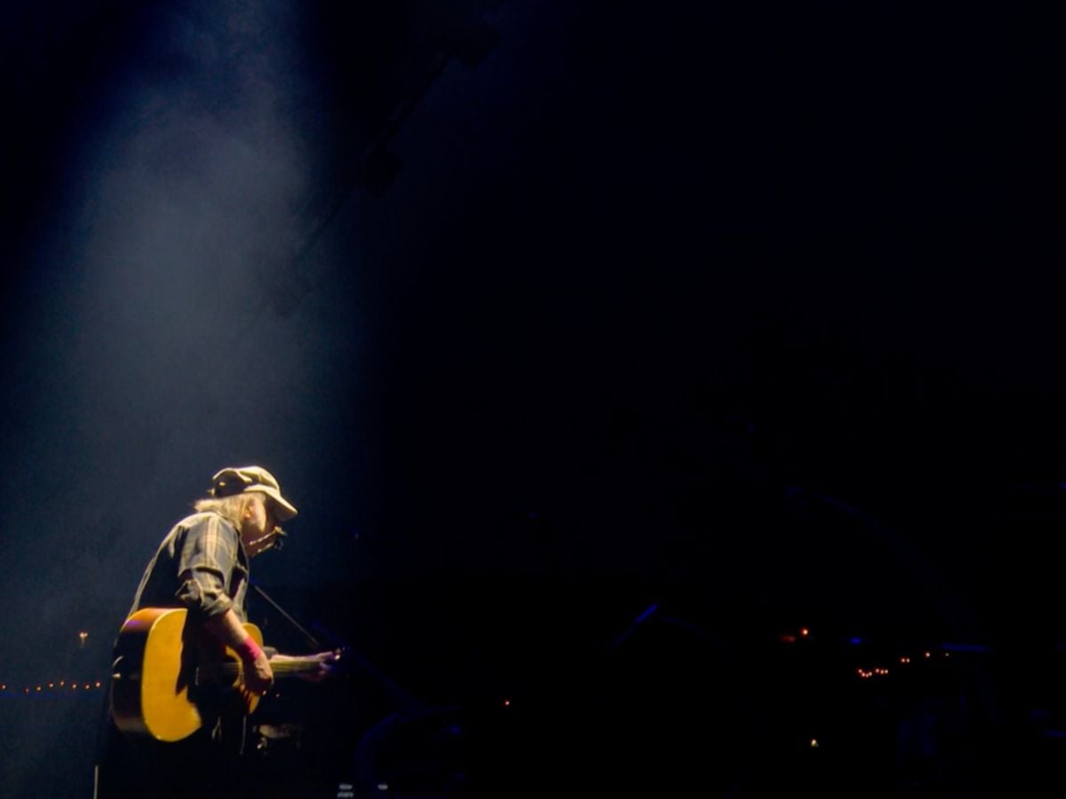Neil Young - Glastonbury - Far Out Magazine (3)