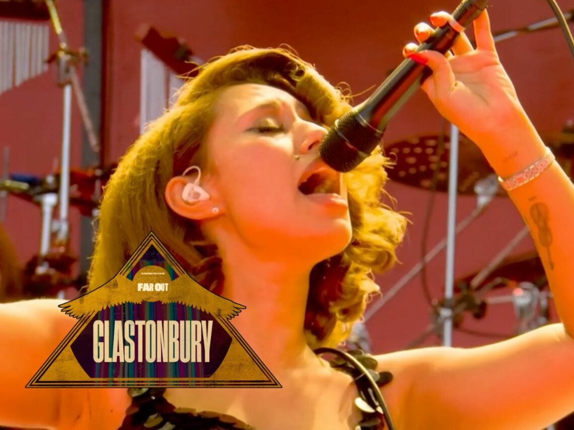 Raye - Glastonbury - Far Out Magazine (4)