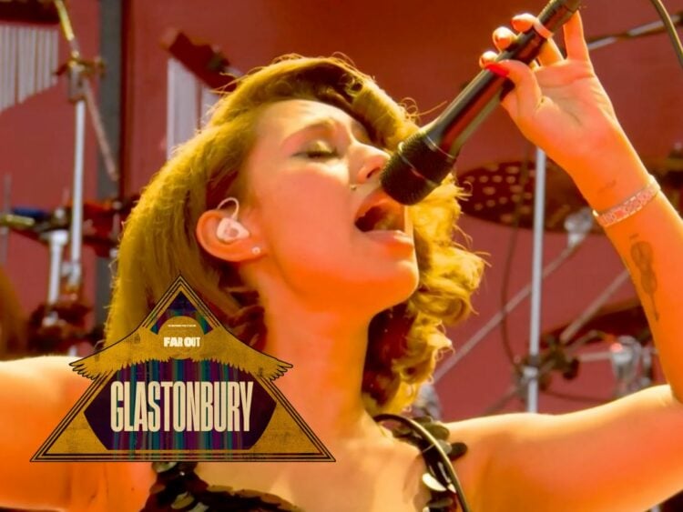 Raye - Glastonbury - Far Out Magazine (4)