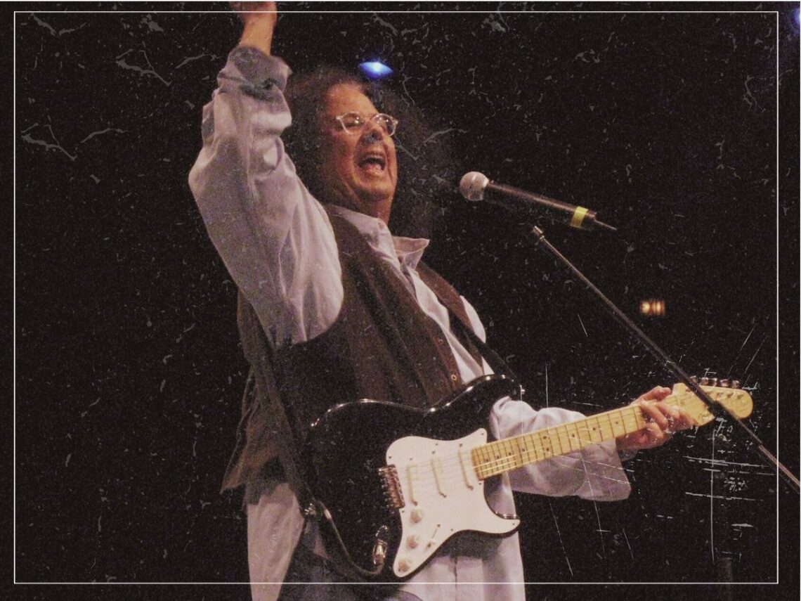Mark Volman in a concert performance with Howard Kaylan in Westbury, NY, 2008