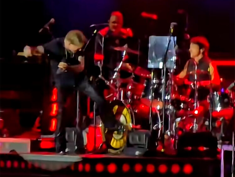 Axl Rose lashes out at drum kit during Guns N' Roses concert in Buenos Aires - 2025