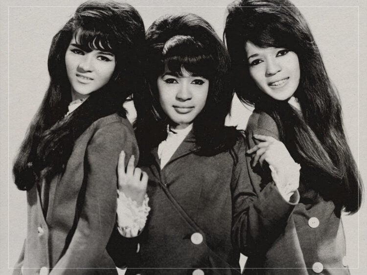 The Ronettes - Nedra Talley - Veronica Bennett - Estelle Bennett - 1966