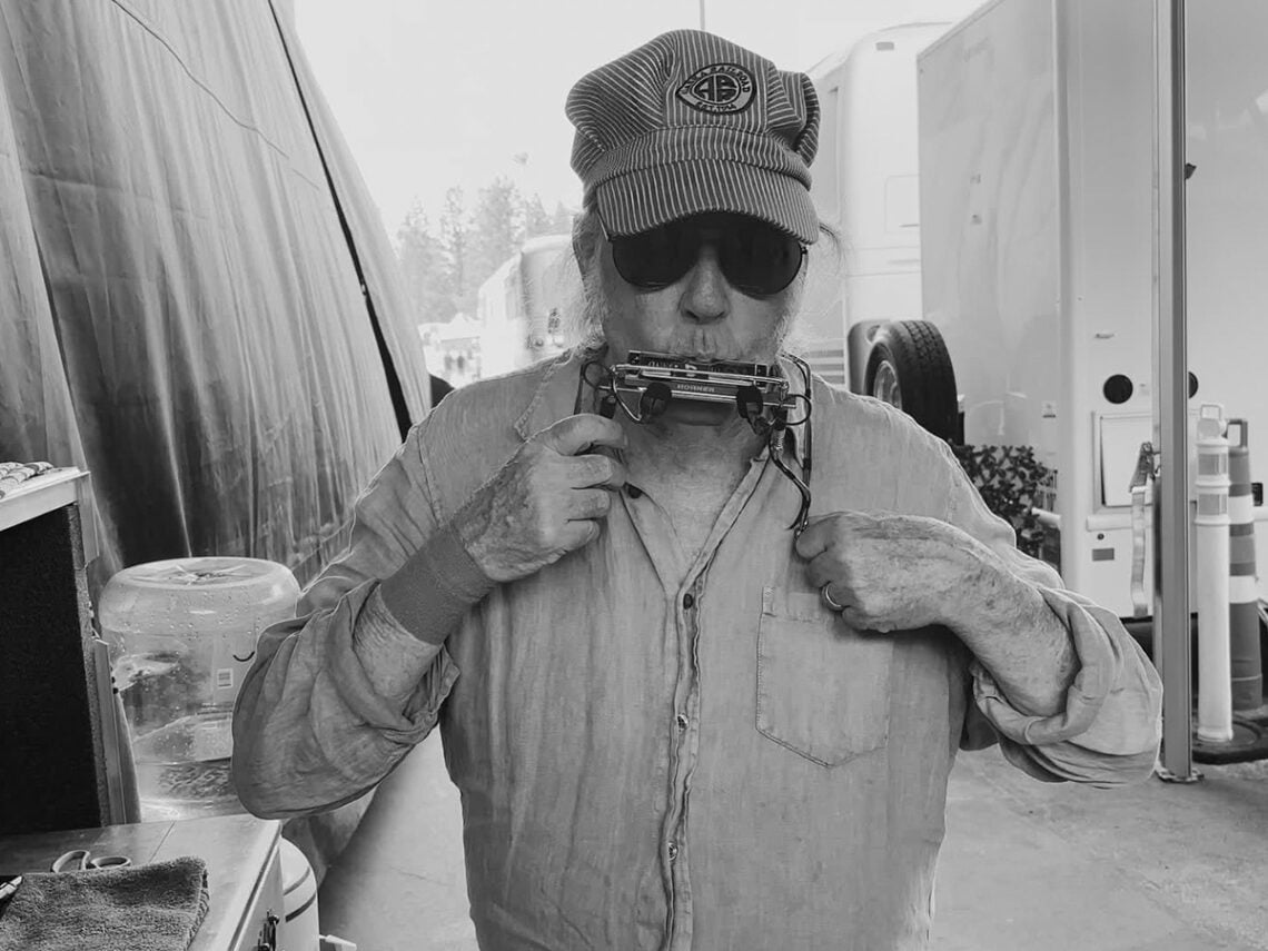 Neil Young - 2025 - Daryl Hannah - Coastal