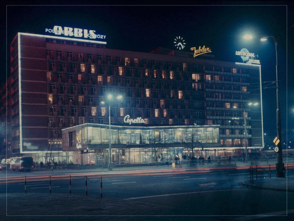 When Warsaw went electric- The neonisation of Poland’s capital