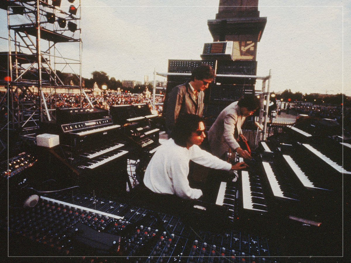 Jean-Michel Jarre – Place de la Concorde (-1million)