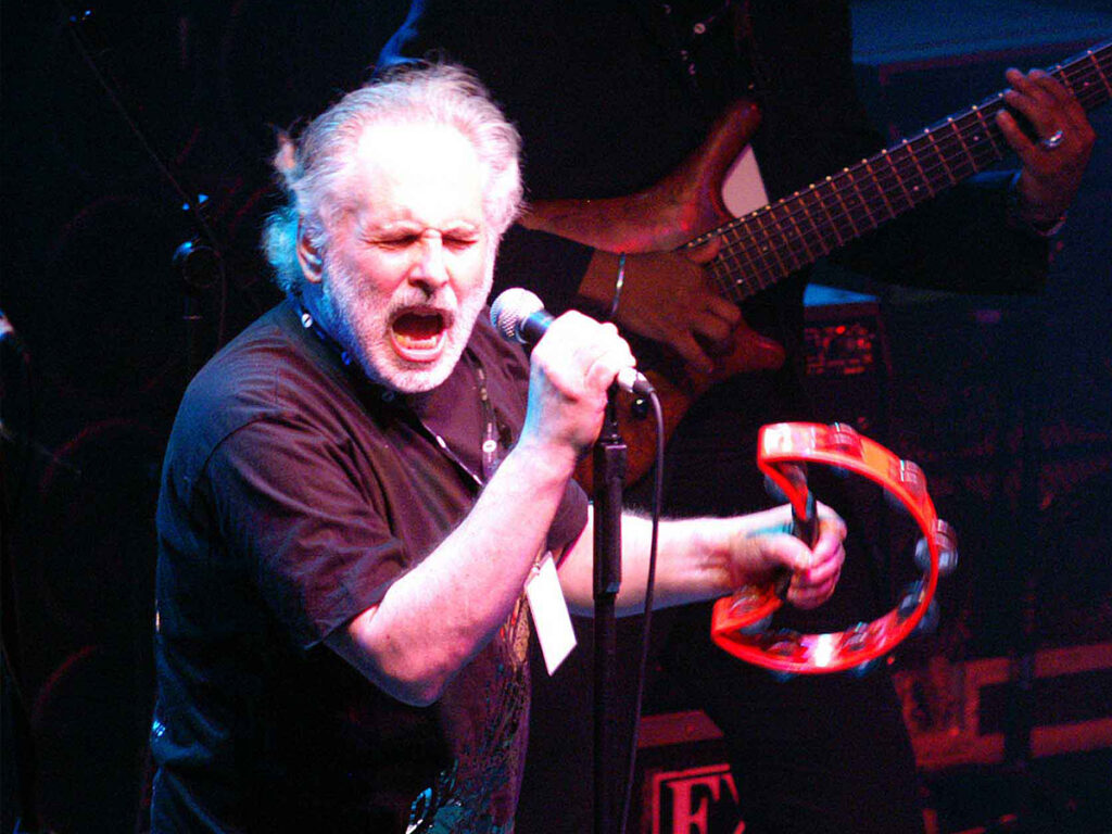 Pete Brown performing in 2005.