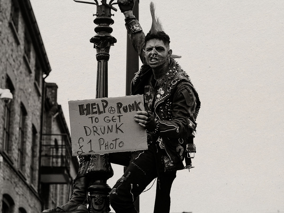 London - Camden - Punk - Camden Lock - Bridge -