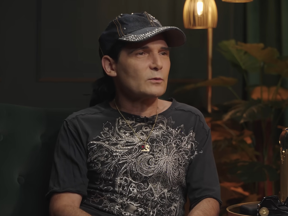 COREY FELDMAN ATUALIZA ESTADO DE SAÚDE APÓS EMERGÊNCIA EM VOO E INTERNAÇÃO