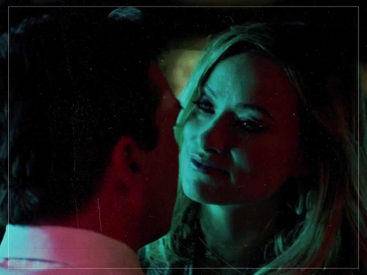 Kathy Scruggs flirts with FBI Agent Tom Shaw – ‘Richard Jewell’ (2019)