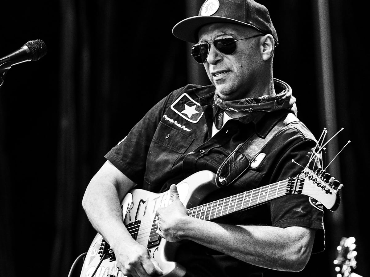 Tom Morello cancela mais shows na Europa após hospitalização da mãe centenária